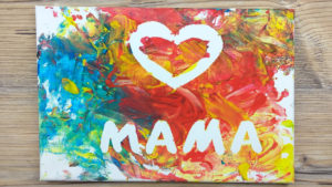 Lee más sobre el artículo Lienzo pintado por mi bebé para el día de la madre